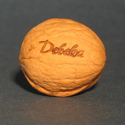 gelaserte_Walnuss.jpg